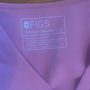 Chalk Pink FIGS XL Casma top